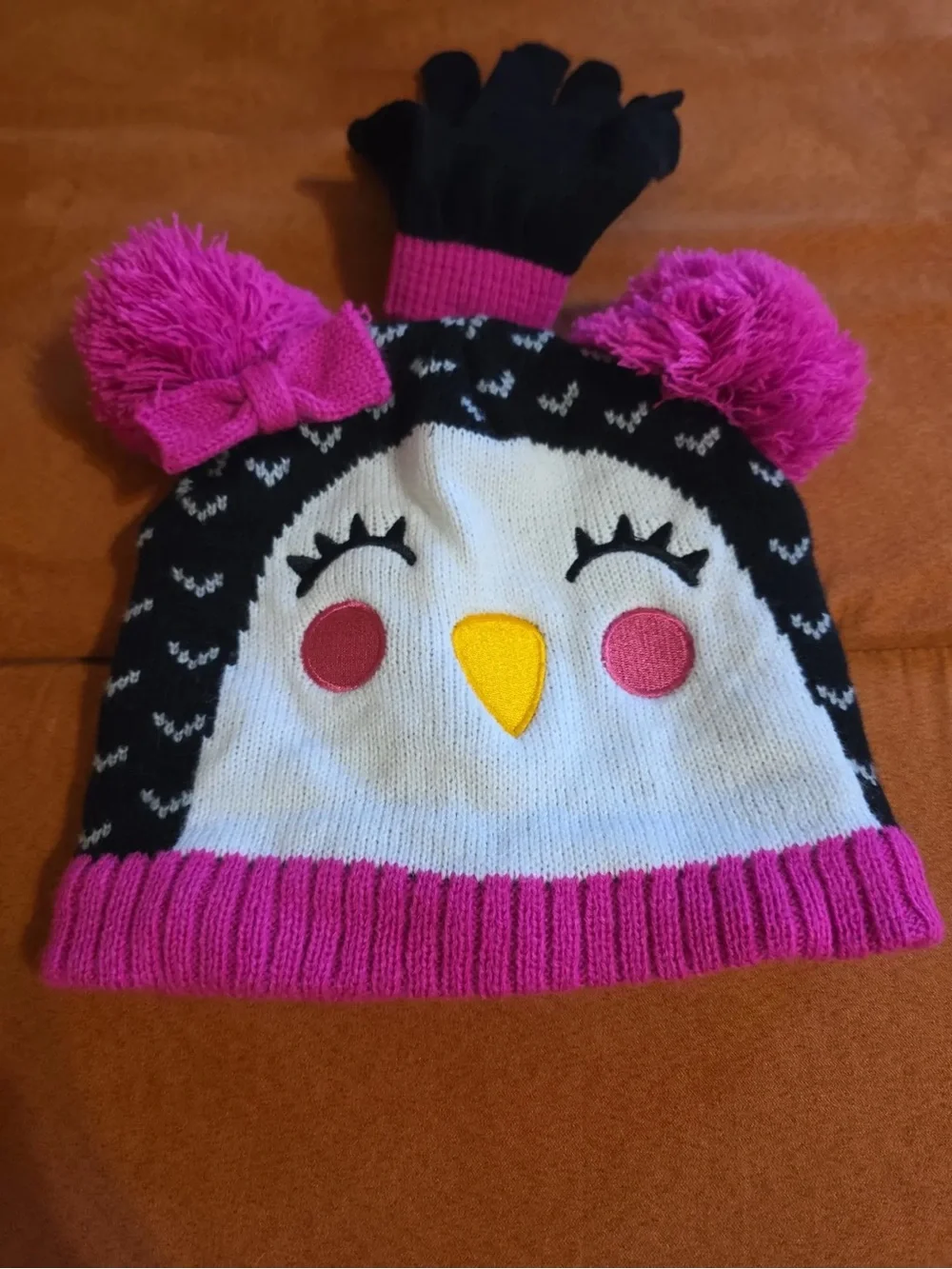 Girls Penguin winter hat and gloves set